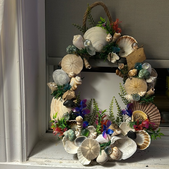 handmade decorative wreath - Picture 1 of 4